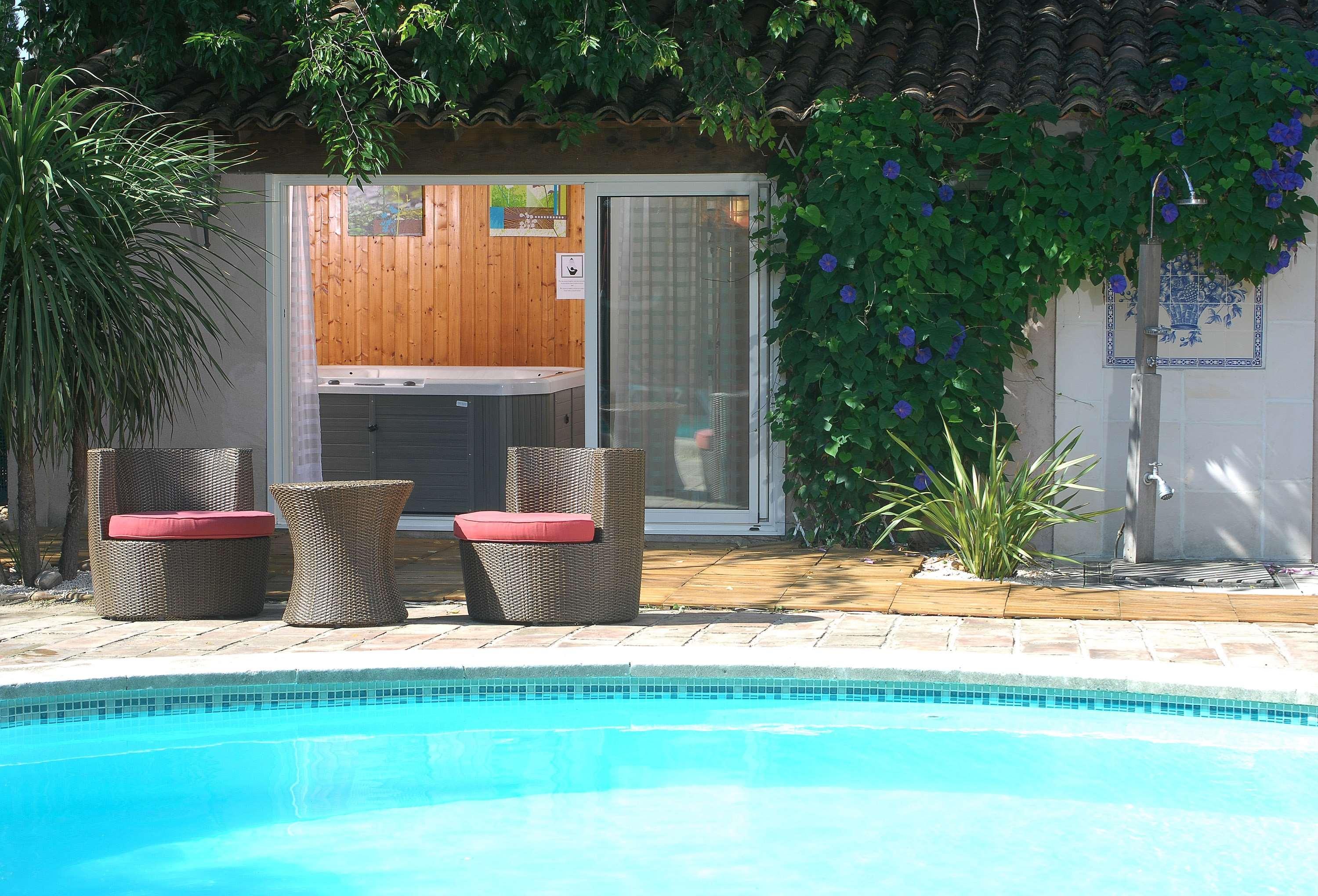 Best Western L'Orangerie Nîmes Exteriör bild