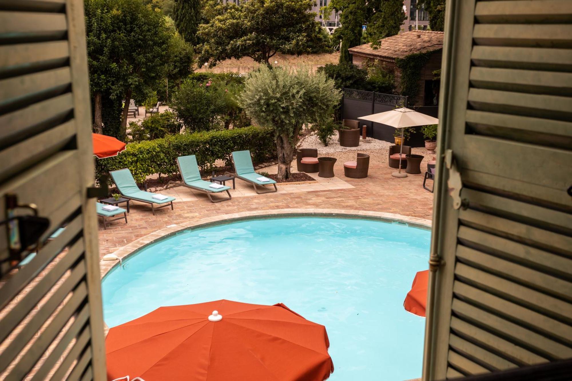 Best Western L'Orangerie Nîmes Exteriör bild